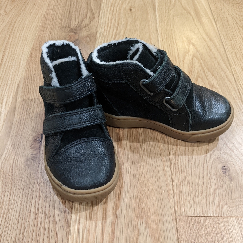 UGG Rennon ii toddler sneaker